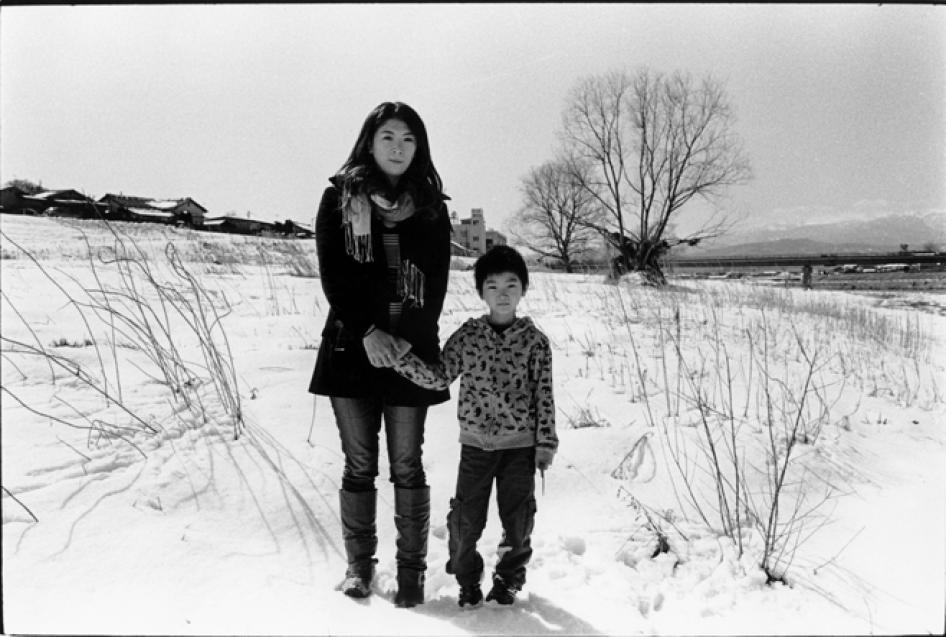 후쿠시마 다이이치 원전에서 약 60km 떨어진 곳에 살고 있는 5살의 아들과 엄마