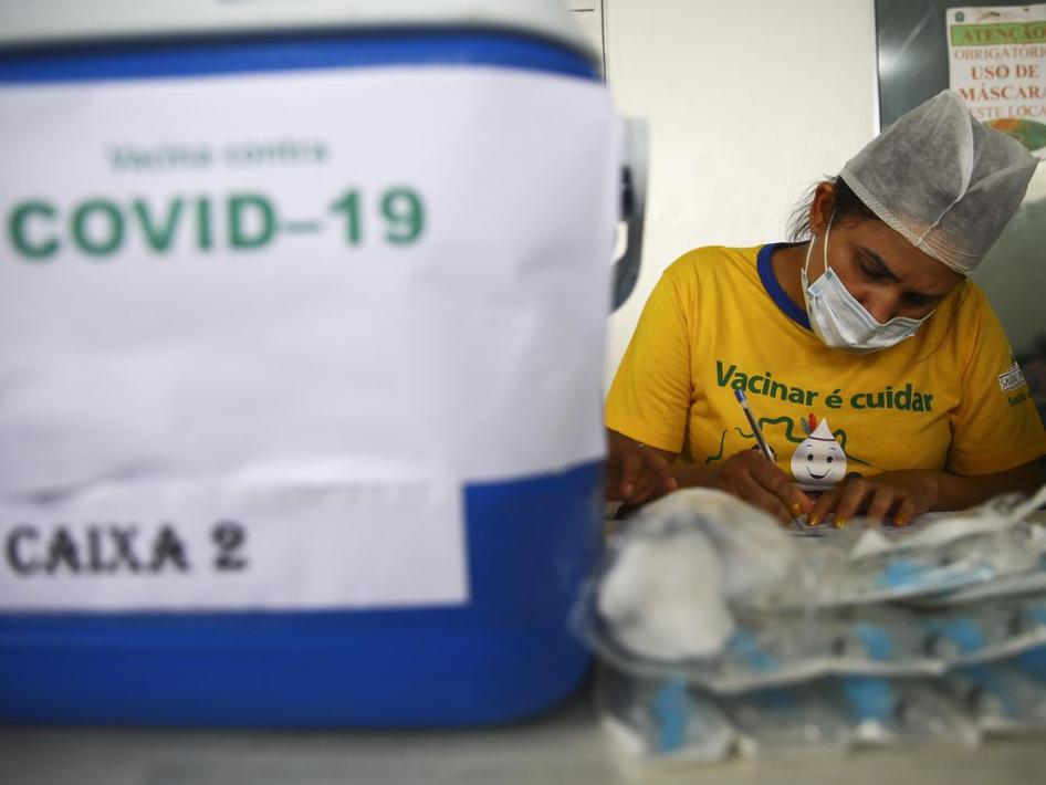 Covid-19 vaccination underway in the Umariaçu indigenous village, near Tabatinga, Amazonas, Brazil.