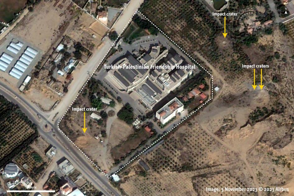 צילומי לוויין מ-3 בנובמבר 2023 מציגים כמה מכתשי פגיעה סביב בית החולים ידידות טורקית-פלסטינית .