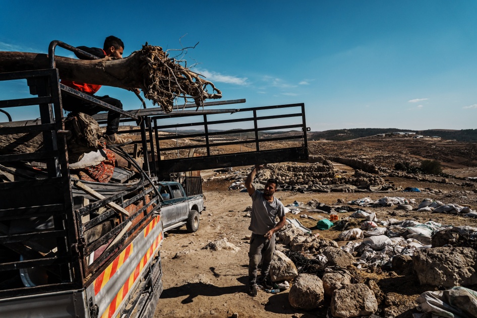 A family packs up their belongings in Khirbet Zanuta, in the southern West Bank, on October 30, 2023. Attacks by settlers, in some cases accompanied by soldiers, forced all the residents to leave.