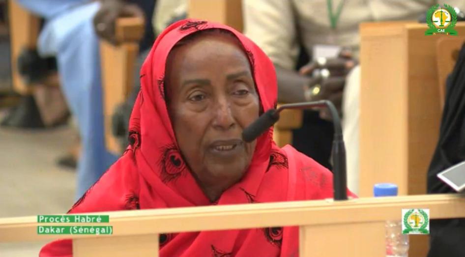 Hadje Mérami Ali témoigne lors du procès à Dakar de l’ex-dictateur du Tchad, Hissène Habré, les 21-22 octobre 2015, au sujet des sévices sexuels auxquelles neuf femmes et filles auraient été soumises en 1988 dans le camp militaire d’Oudi-Doum. 