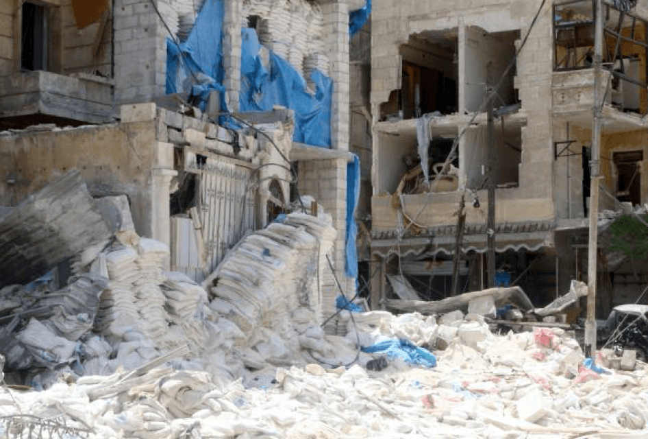 الدمار الذي لحق بمستشفى القدس بعد إصابته بغارات جوية، في منطقة تسيطر عليها المعارضة في حلب، سوريا. 