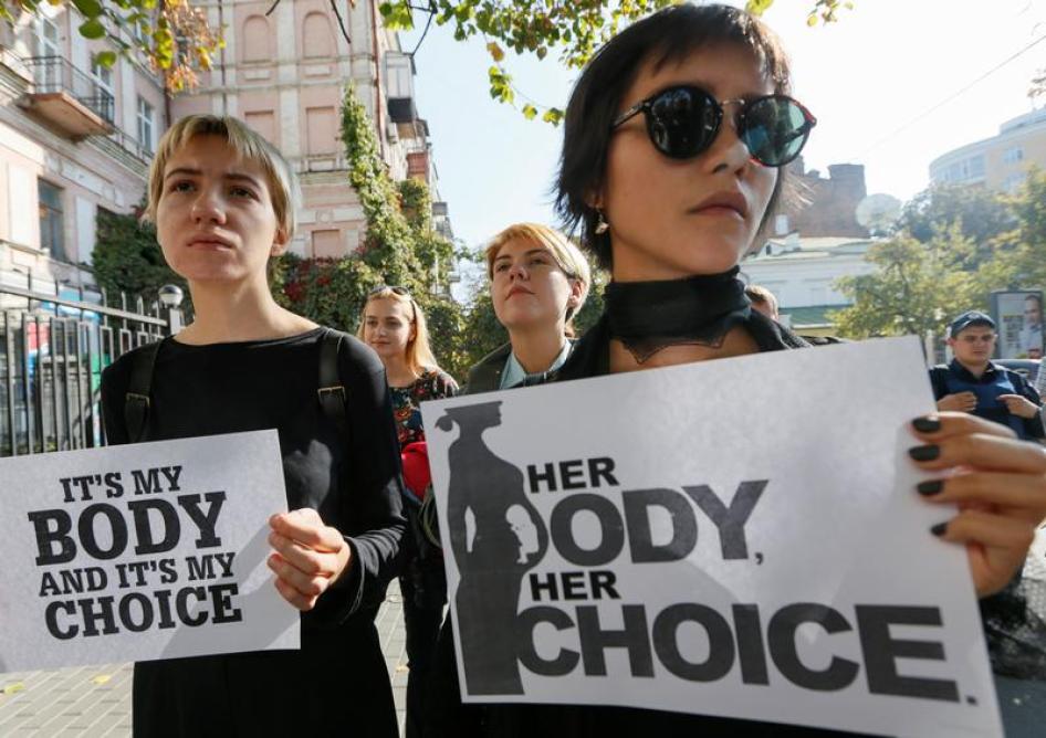 Activists take part in a rally to support Polish women protesting against a ban of abortion, in front of the Polish embassy in Kiev, Ukraine, October 3, 2016.