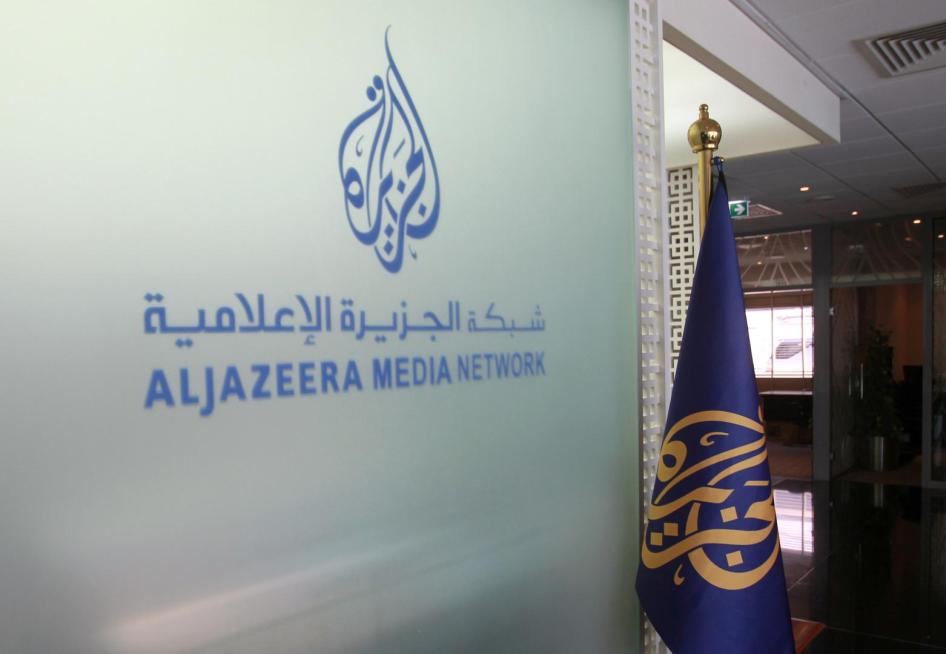 شعار "شبكة الجزيرة الإعلامية" داخل مقرّ المؤسسة في الدوحة، قطر، 8 يونيو/حزيران 2017.