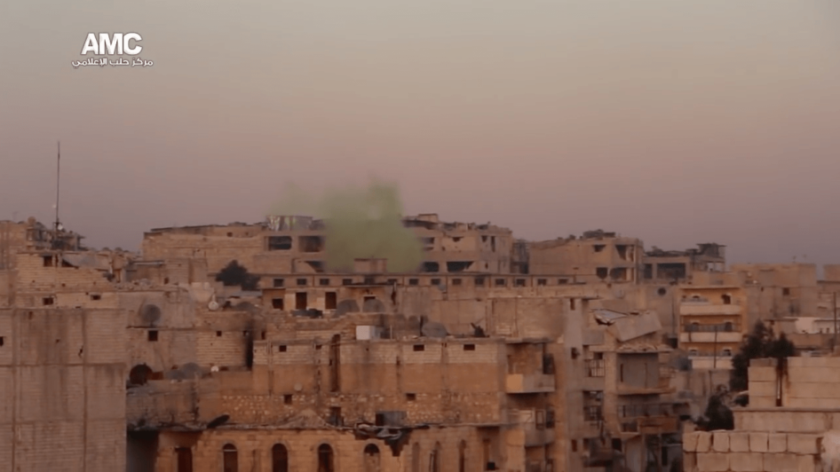    تصویر از یک ویدیو که گازهای سبز رنگ ناشی از حملات کلر توسط نیروهای دولتی سوریه در محله ظهره عواد در حلب سوریه را نشان میدهد، 22 نوامبر 2016 © 2016 مرکز رسانه ای حلب