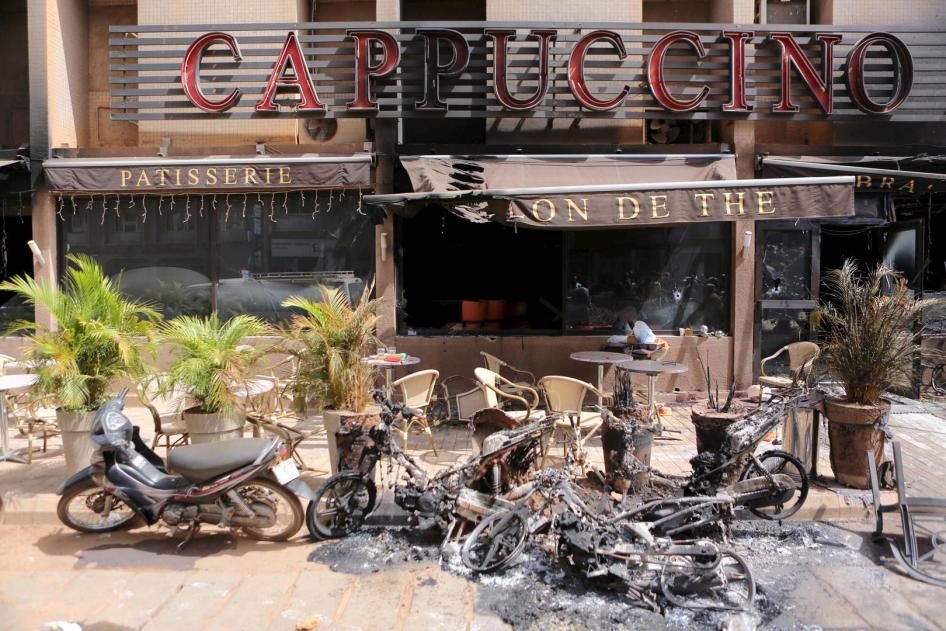 Les groupes islamistes armés Al-Qaïda et Al-Mourabitoun ont revendiqué l’attentat qui, le 15 janvier 2016, a ciblé le café-restaurant « Cappuccino » à Ouagadougou. Trente personnes sont mortes et plus de 70 ont été blessées.