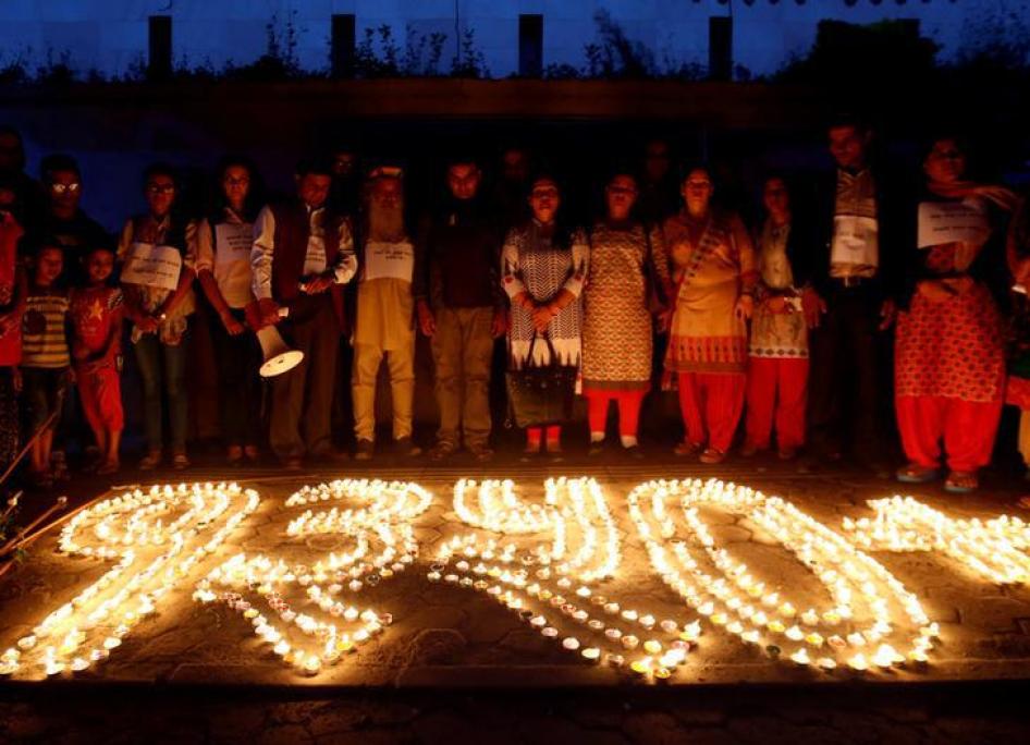 尼泊尔社运人士为十年内战期间失踪者举行纪念活动，加德满都，2017年8月30日。