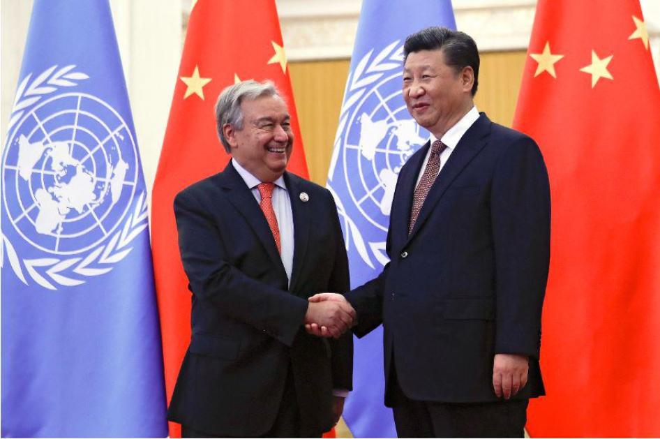 联合国秘书长古特雷斯（左）与中国国家主席习近平于中国人民大会堂举行会谈前握手，北京，2018年9月2日星期日。