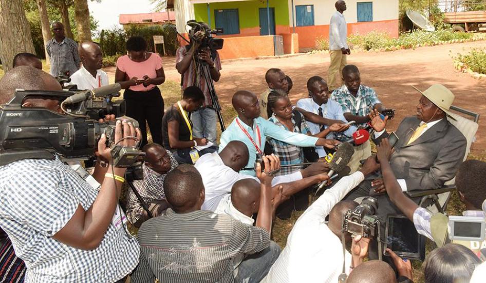 201905africa_uganda_journalists_musevini