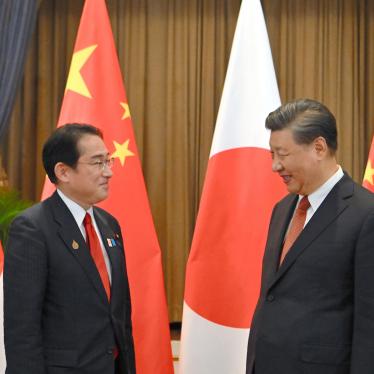 China's President Xi Jinping (R) and Japan's Prime Minister Fumio Kishida meeting in Bangkok, Thailand.
