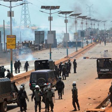 Anti-riot police clash with Guinean opposition supporters in Conakry on March 22, 2018. © 2018 CELLOU BINANI/AFP/Getty Images.