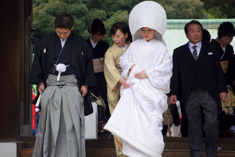 Traditional wedding ceremony at Meiji Shrine, Tokyo | Image: Jon Connell/Wikimedia Commons CC BY 2.0
