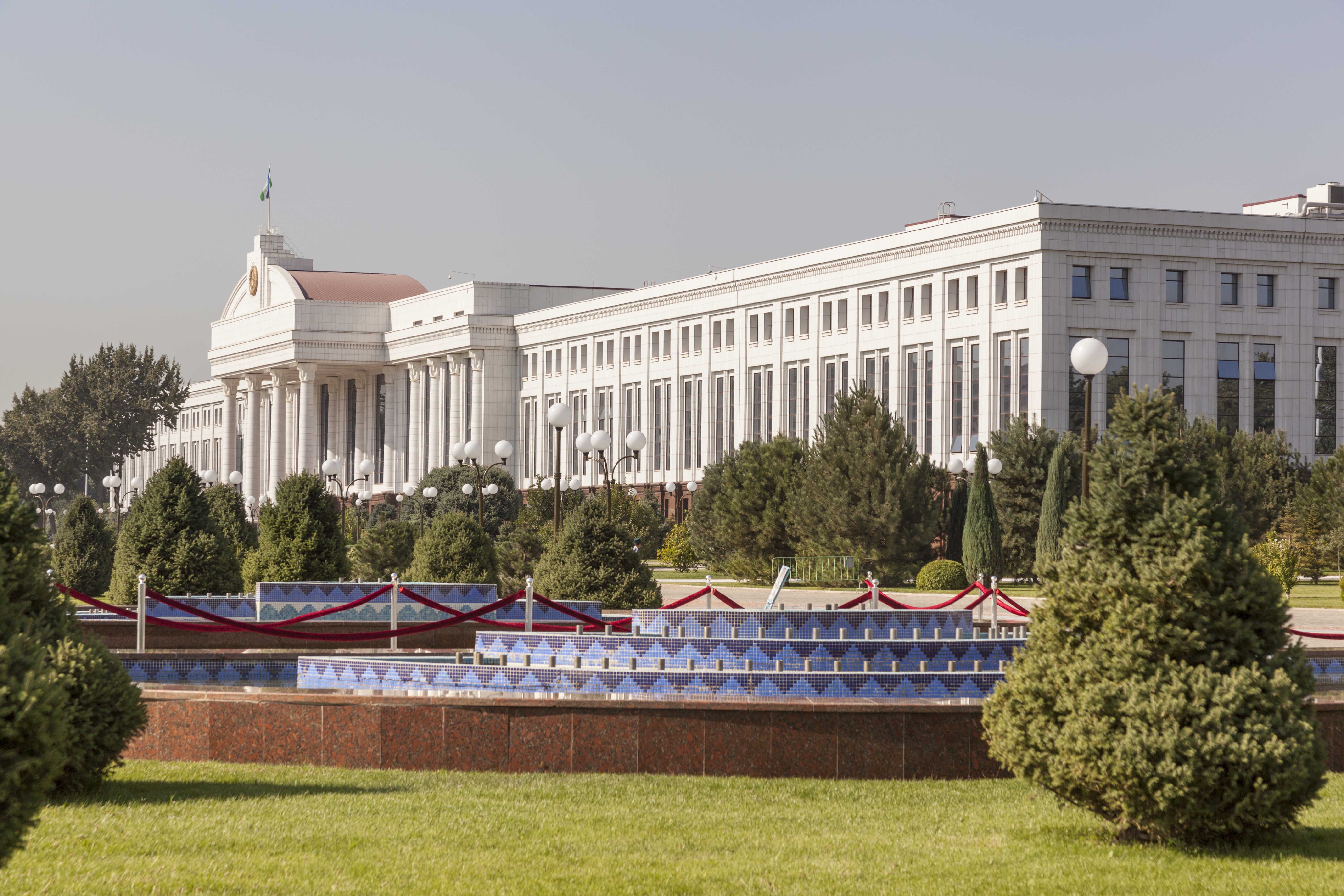 Сенат Республики Узбекистан, пл. Мустакиллик, Ташкент, Узбекистан.