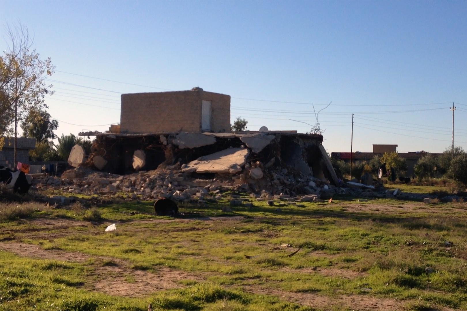Destroyed house in Idris Hindiya Qadima. ©2015 Human Rights Watch