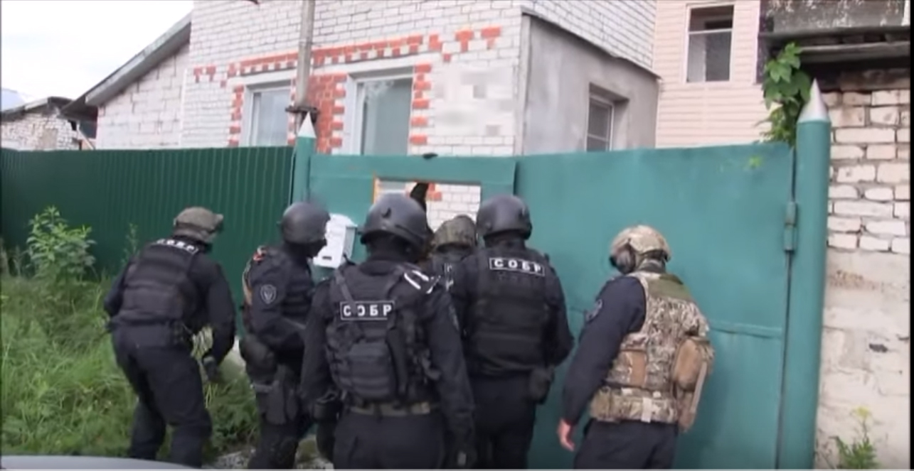 Special Rapid Response Unit raid a Jehovah’s Witness home in Nizhny Novgorod Oblast. 