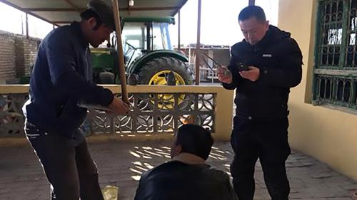 A Xinjiang Police College webpage shows police officers collecting information from villagers in Kargilik (or Yecheng) County in Kashgar Prefecture, Xinjiang.