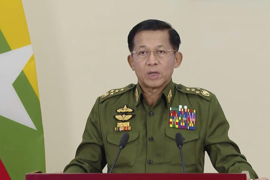 Le général Min Aung Hlaing, président du Conseil administratif de l'État au Myanmar, prononce un discours télévisé dans la capitale, Naypyitaw, le 11 février 2021, dix jours après le coup d’État ayant renversé le gouvernement civil.