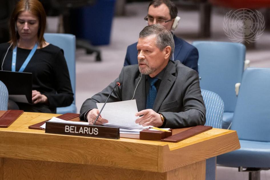 2023년 3월 31일 뉴욕에서 발렌틴 리바코프 벨라루스 유엔대사가 안전보장이사회 회의에서 국제사회의 평화와 안보 위협에 대해 연설하고 있다. 