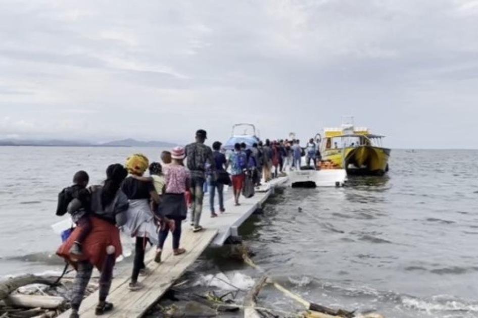 Migrantes e solicitantes de refúgio  embarcam em navegações que os levam de Necoclí a Capurganá, na Colômbia, onde muitos iniciam uma jornada de vários dias através do Estreito de Darién. 