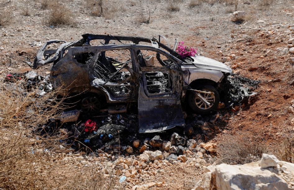המכונית שנהרגו בה שלוש ילדות וסבתן בתקיפה אווירית של ישראל בפאתי העיירה עינתא בדרום לבנון, 6 בנובמבר 2023.