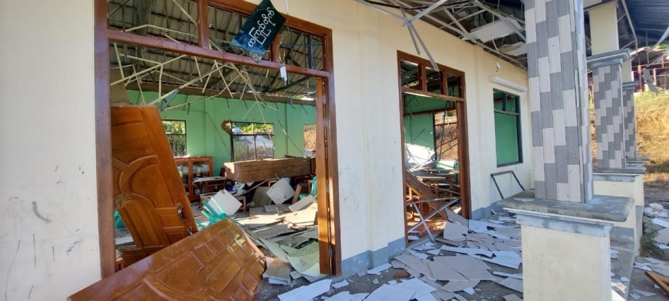 Décombres d'une école à Namsham, dans l'État de Shan dans l’est du Myanmar, suite à des frappes aériennes menées par l’armée du Myanmar le 9 janvier 2024.