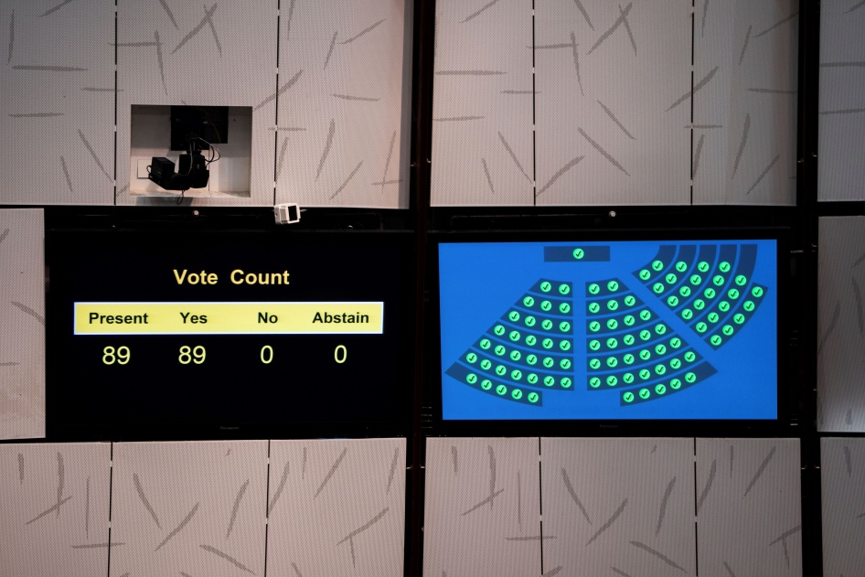 香港立法會電子表決屏幕顯示《維護國家安全條例》三讀獲全票贊成通過，2024年3月19日。