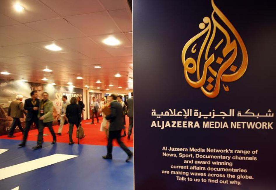 شعار شبكة الجزيرة الإخبارية في سوق البرامج التلفزيونية الدولية في مدينة كان، 2 أبريل/نيسان 2012. 