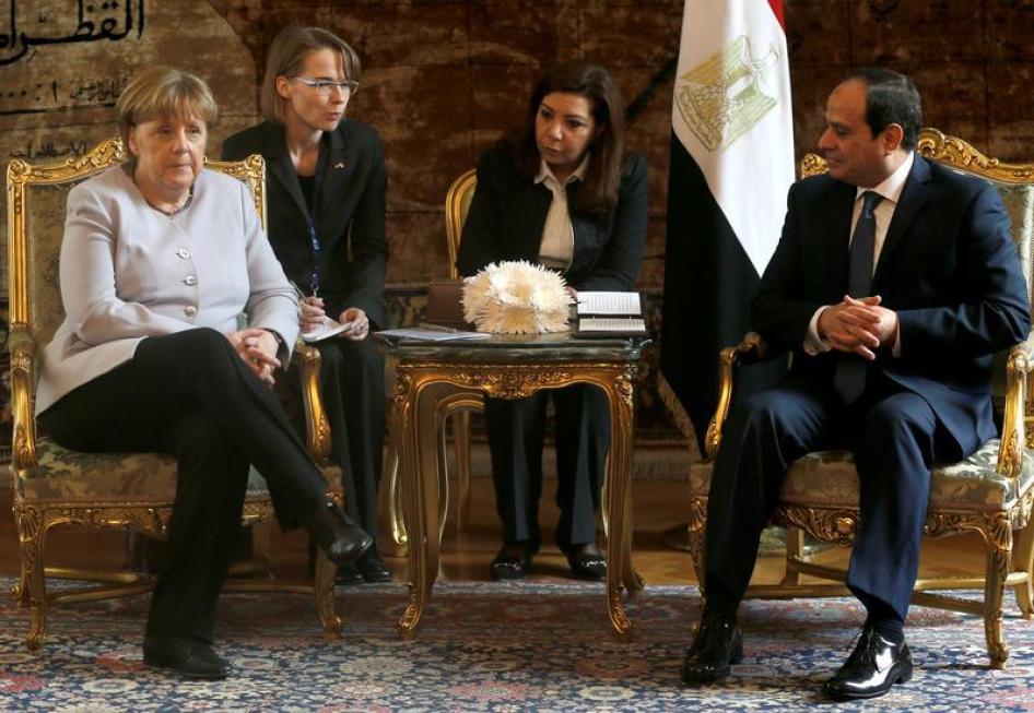 الرئيس المصري عبد الفتاح السيسي والمستشارة الألمانية أنغيلا ميركل في لقاء في قصر الاتحادية الرئاسي بالقاهرة، مصر، 2 مارس/آذار 2017. © 2017 رويترز