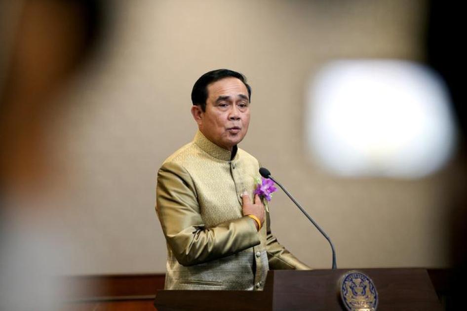 Gestur Perdana Menteri Thailand Prayuth Chan-ocha dalam sebuah konferensi pers setelah pertemuan kabinet mingguan di Government House di Bangkok, Thailand pada 9 Januari 2018. 