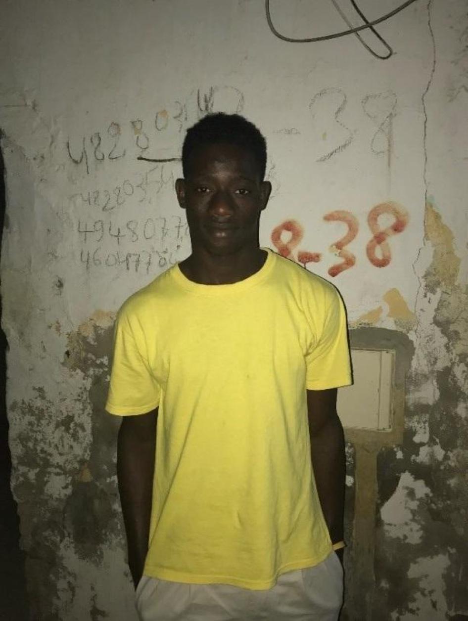 Babacar, 18 ans, a quitté le collège en dernière année, juste avant le brevet, parce qu’il n’a pas été enrôlé à l’état civil, Nouakchott, Mauritanie, 23 octobre 2017. 