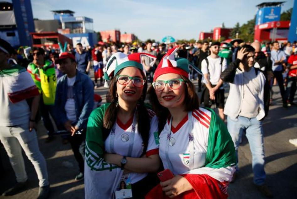 تماشاگران ایرانی در حال تماشای بازی مراکش-ایران در فن زون در مسکو، روسیه، ۱۵ ژوئن ۲۰۱۸  © رویترز