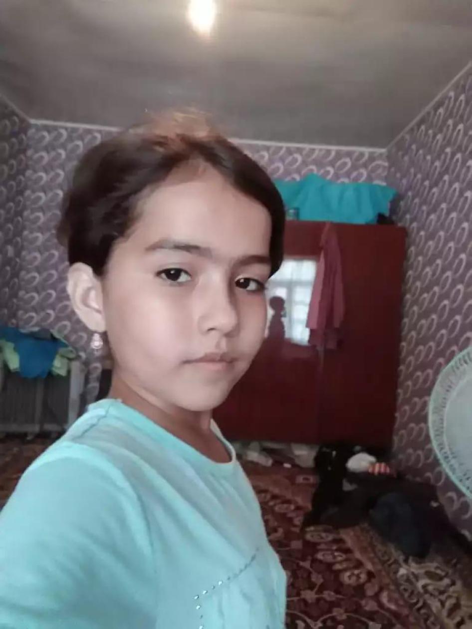  Tajik authorities have placed 10-year-old Fatima Davlyatova, daughter of peaceful political activist, Shabnam Khudoydodova, on a watch list and prevented her from leaving to Europe to reunite with her mother. 