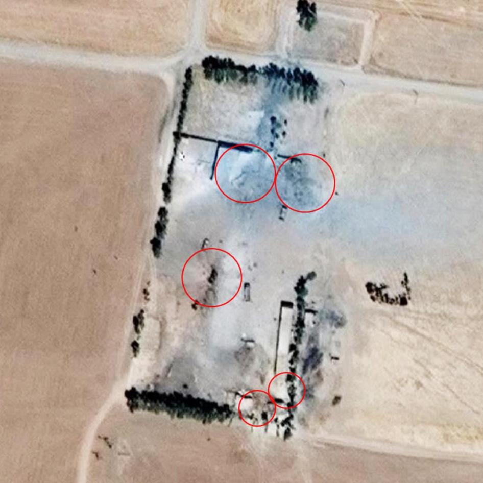 صورة من الأقمار الصناعية أُخذت في 5 يوليو/تموز 2017 تظهر مواقع الضربات الجوية التي شنها التحالف بقيادة الولايات المتحدة على مجمع في تل الجاير وقتلت 13 مدنيا.