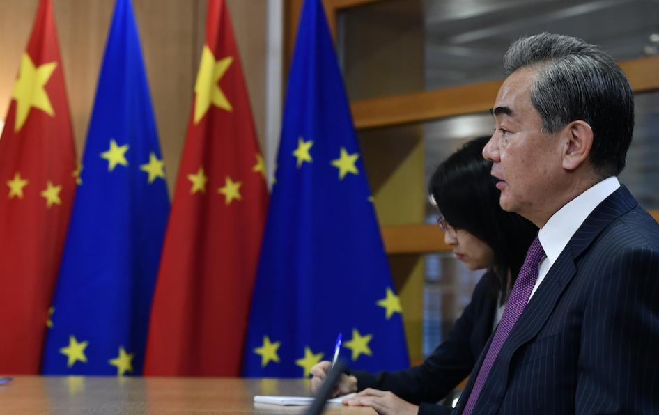 Le ministre chinois des Affaires étrangères Wang Yi lors d'une réunion avec le président du Conseil européen Charles Michel à Bruxelles, le 17 décembre 2019.