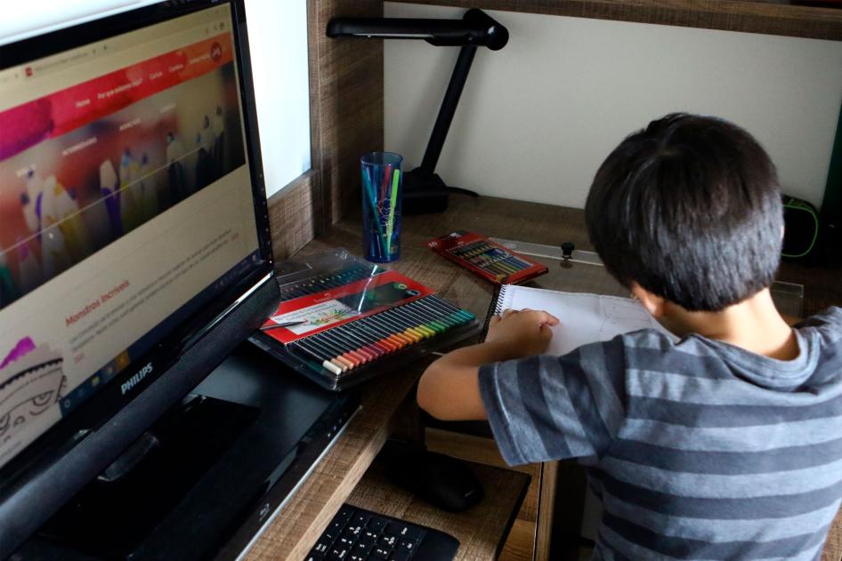 Child performing educational activities with distance learning resources in the city of Curitiba, Brazil, March 24, 2020. 