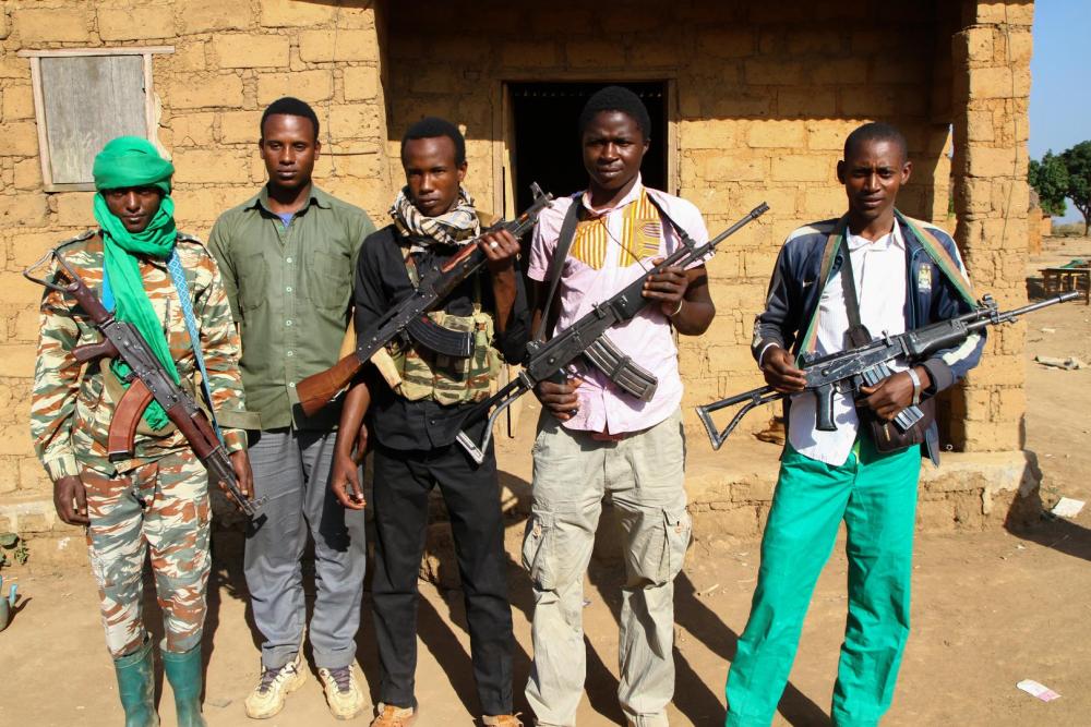 Des combattants du groupe rebelle « Retour, Réclamation et Réhabilitation » (3R) à De Gaulle, dans la sous-préfecture de Koui dans la province d’Ouham Pendé, République centrafricaine, le 25 novembre 2016. 
