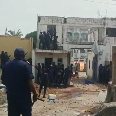 Police officers raid Ne Muanda Nsemi’s residence, where more than 200 BDK supporters had gathered, in Kinshasa, Democratic Republic of Congo, on April 24, 2020.