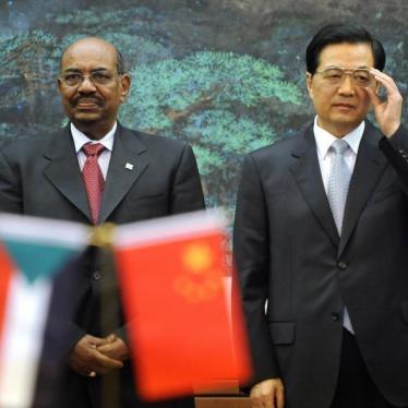 前中国总理胡锦涛与苏丹总统奥马尔・巴希尔于2011年6月29日在北京人民大会堂出席签署仪式。