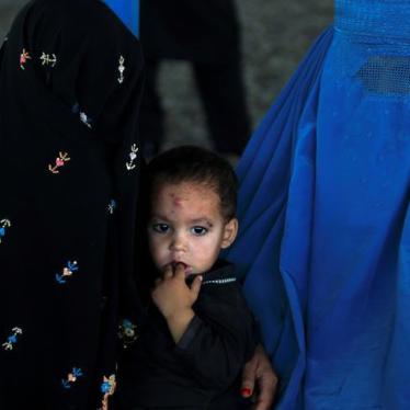 Afghan refugees are seen at UNHCR’s Voluntary Repatriation Centre in Peshawar, Pakistan, June 23, 2016. REUTERS/Faisal Mahmood