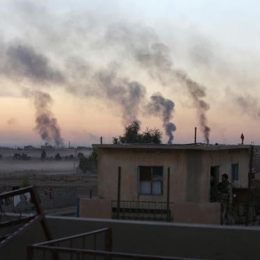Smoke rises from clashes during a battle with Islamic State militants southeast of Mosul, Iraq on November 3, 2016. 